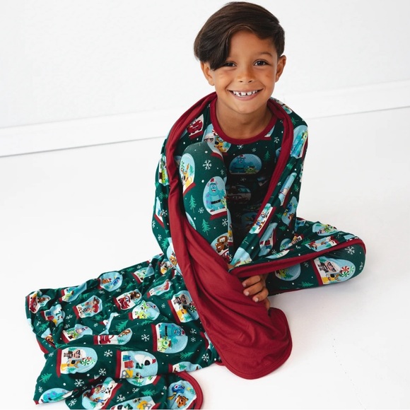 Little Sleepies x Disney 'A Very Pixar Christmas' Large Cloud Blanket - Picture 2 of 3